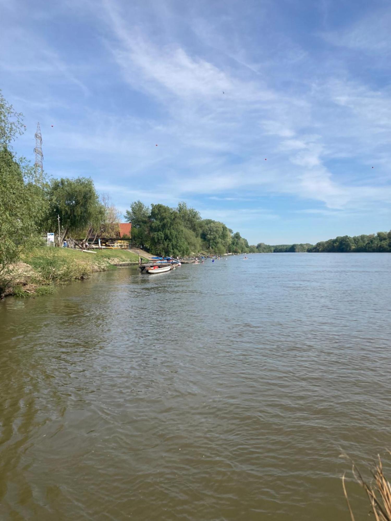 Tavaszpart Vendeghaz Apartment Сегед Екстериор снимка
